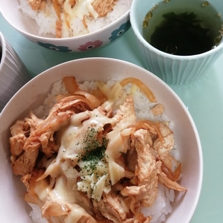 キムチなしの蒸し鶏キムチーズ丼